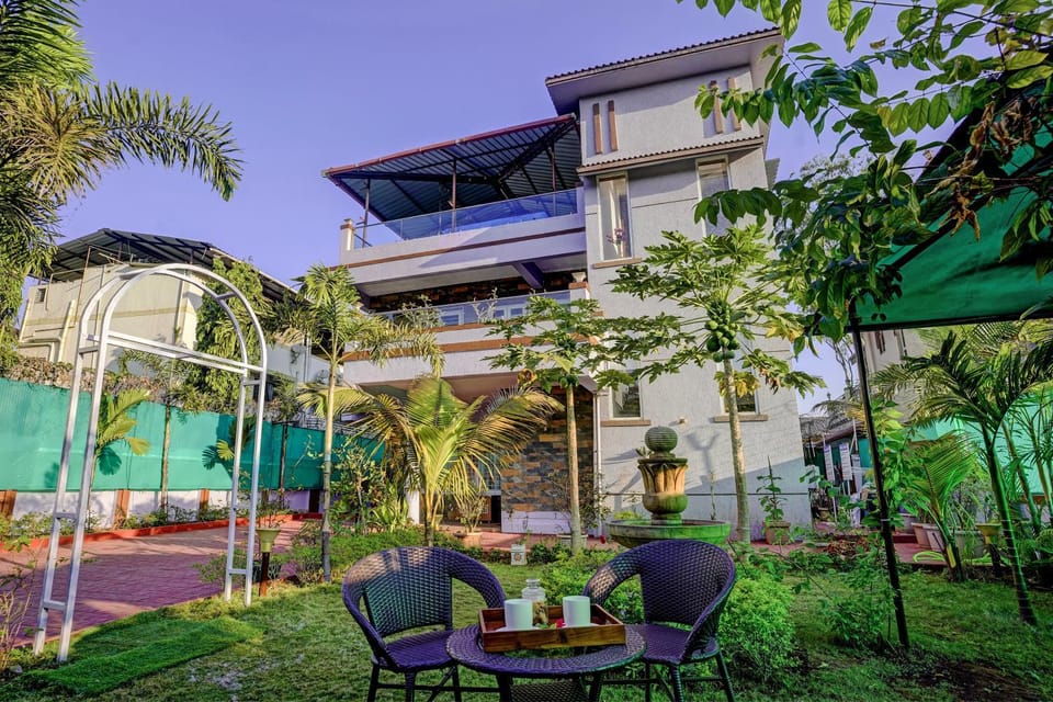Property building, Patio, Day, Garden, Garden view