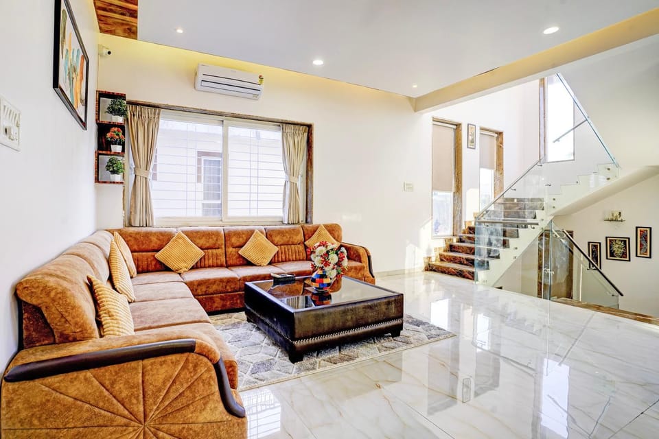 Living room, Seating area, air conditioner