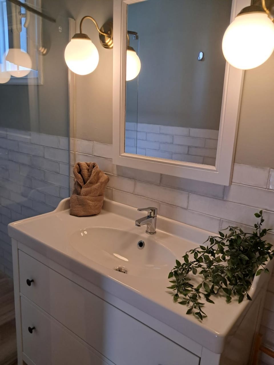 Bathroom, towels
