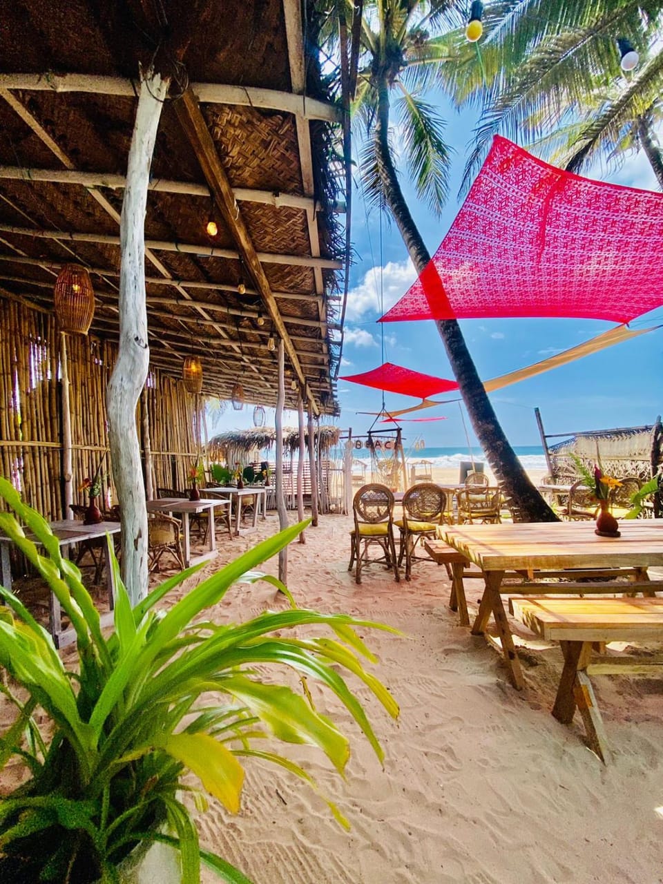 Restaurant/places to eat, Restaurant/places to eat, Natural landscape, Beach, Sea view