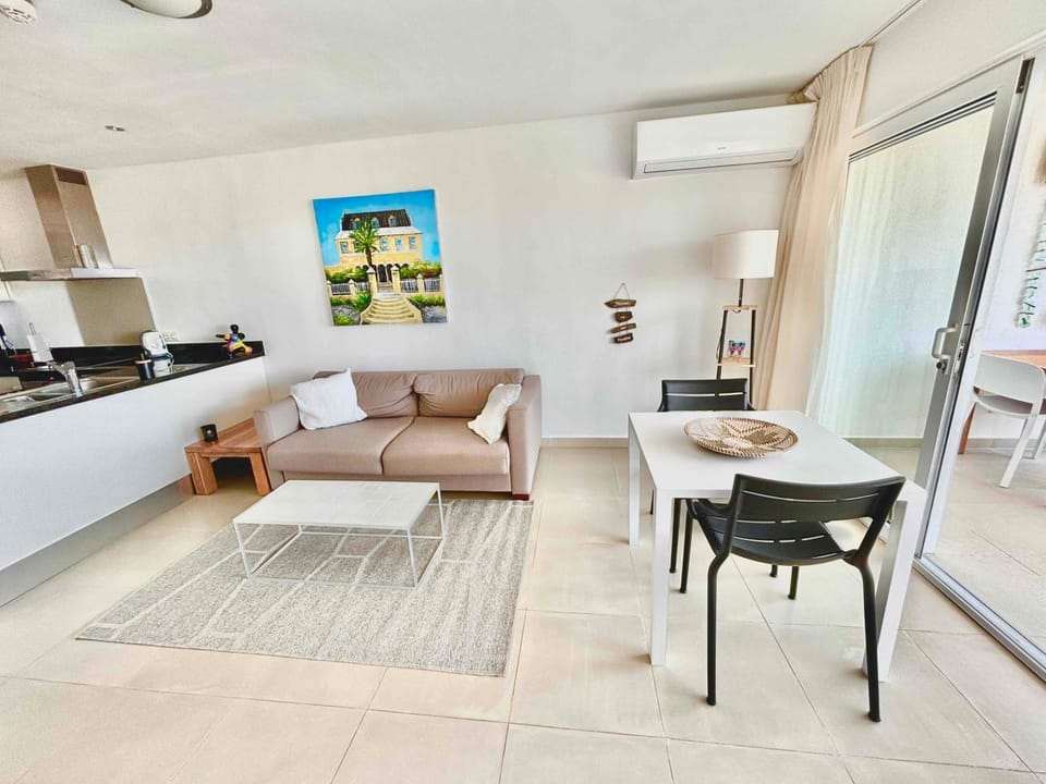 Living room, Food