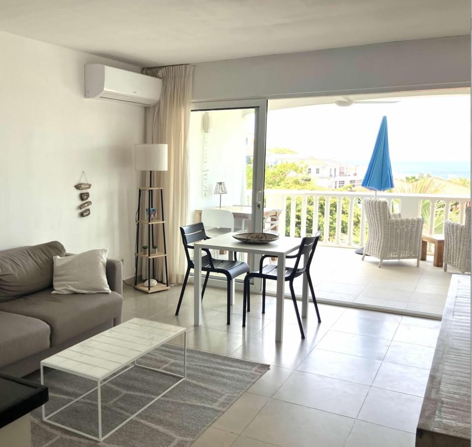 View (from property/room), Balcony/Terrace, Living room, Sea view