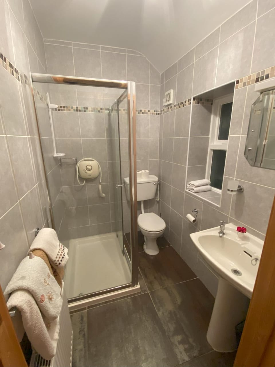 Shower, Toilet, Bathroom, towels