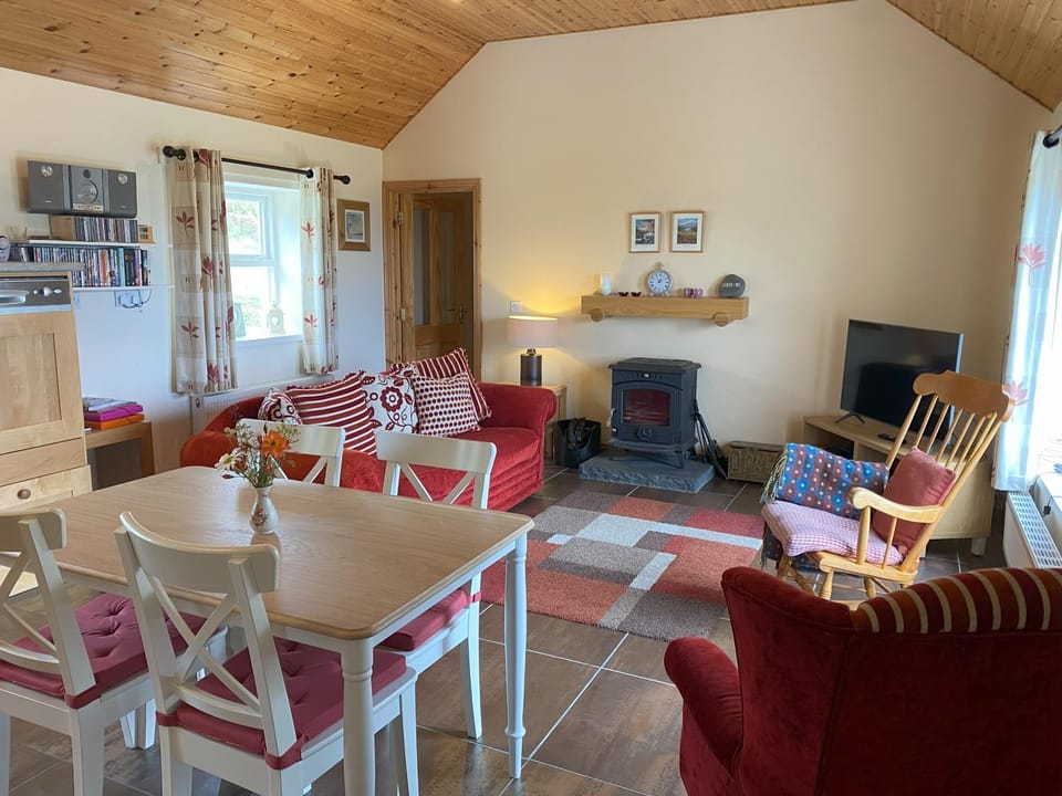 Communal lounge/ TV room, Living room, Dining area