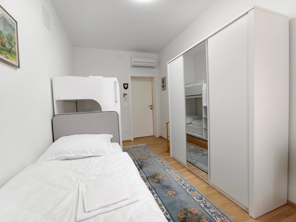 Bed, Photo of the whole room, Bedroom, children, bunk bed, Facility for disabled guests, flat iron, internet, internet, wardrobe, air conditioner, air conditioner