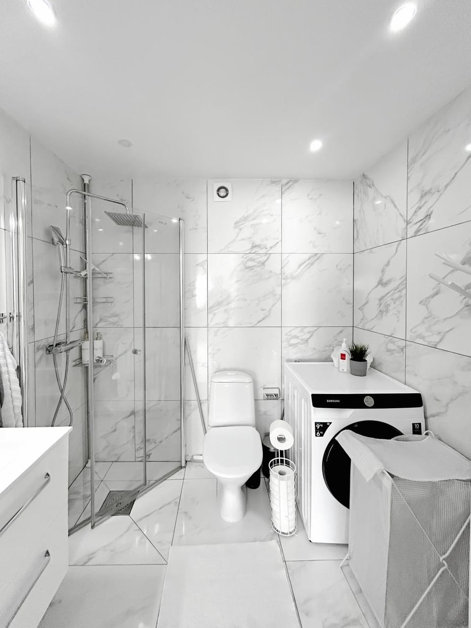 Shower, Toilet, Bathroom, Bath, towels, washing machine, dryer