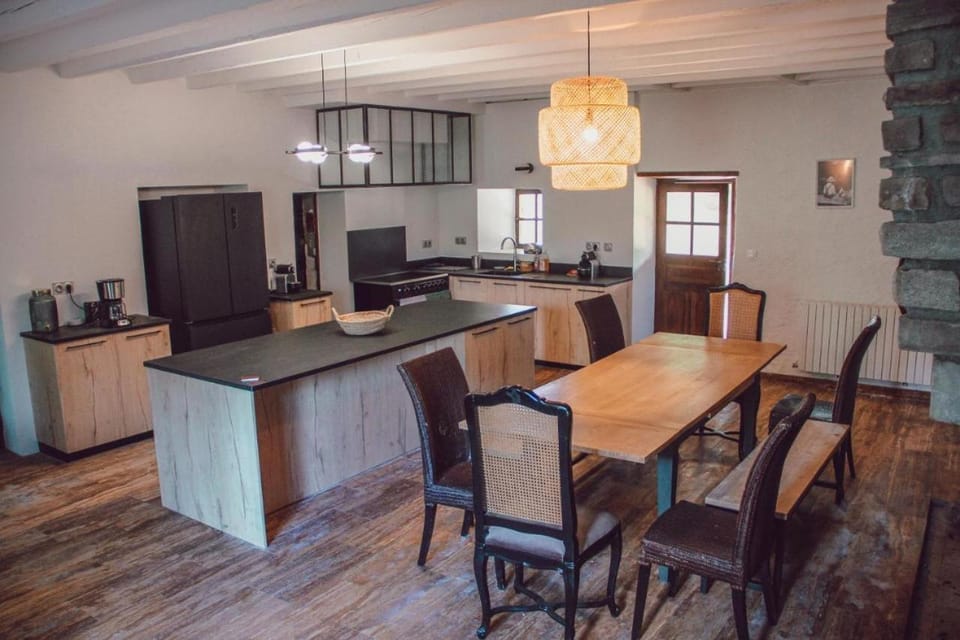 Kitchen or kitchenette, oven, stove