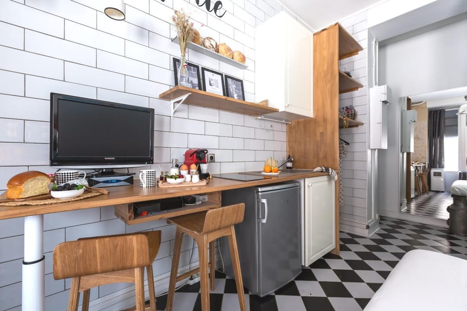 Kitchen or kitchenette