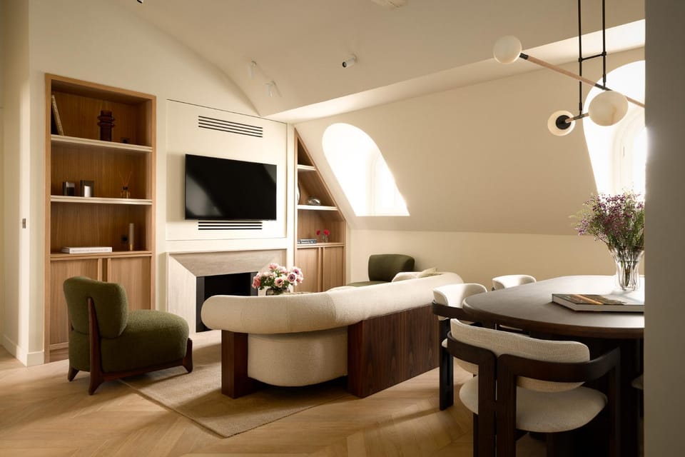 Communal lounge/ TV room, TV and multimedia, Living room, Seating area, Dining area