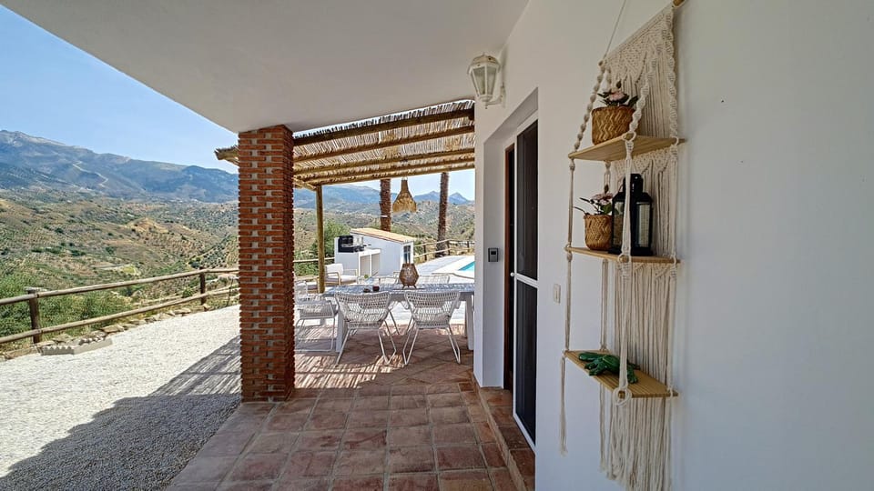 View (from property/room), Balcony/Terrace, Mountain view