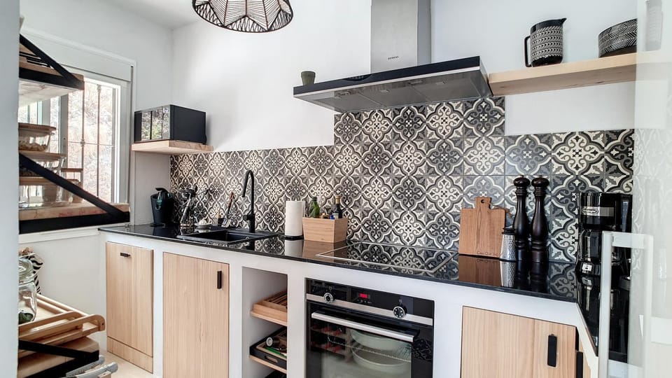 Kitchen or kitchenette, dishwasher, oven, stove, toaster