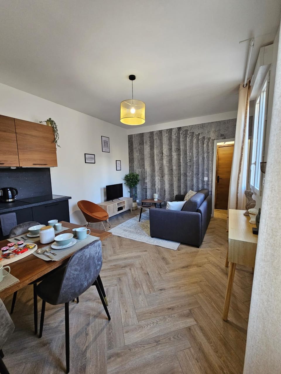 TV and multimedia, Kitchen or kitchenette