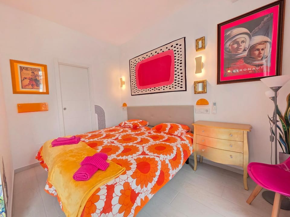 Photo of the whole room, Decorative detail, Bedroom