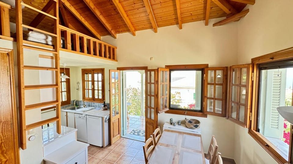 Villa OCHRA - schöner Balkon mit Meerblick Apartment in Messenia