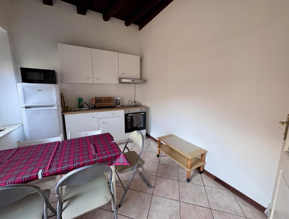 Kitchen or kitchenette, Living room, Seating area, Dining area, oven, pet friendly, stove