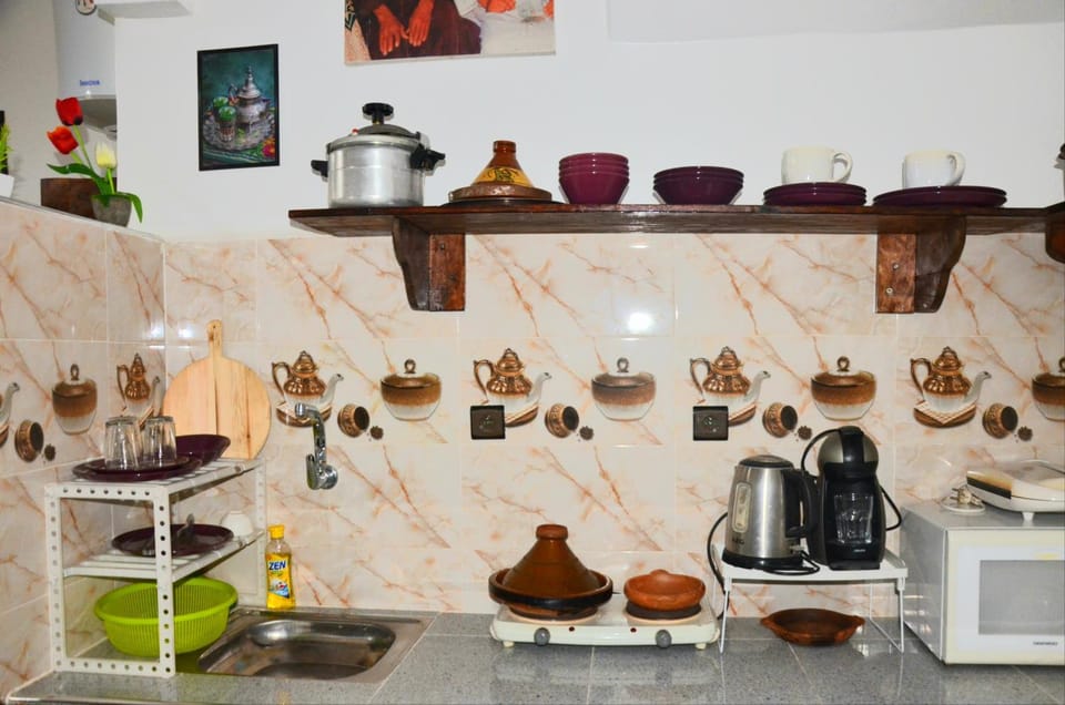 Kitchen or kitchenette, Food and drinks, Food