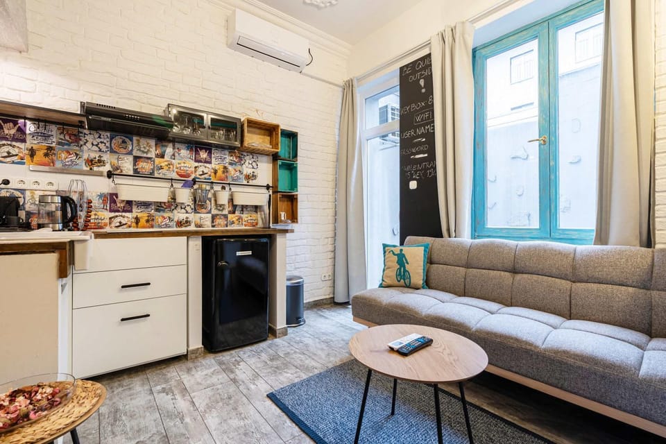 Kitchen or kitchenette, Living room, Seating area