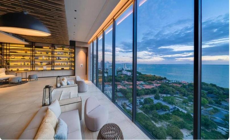 Beachfront 1BR Condo with Breathtaking Views Apartment in Pattaya City