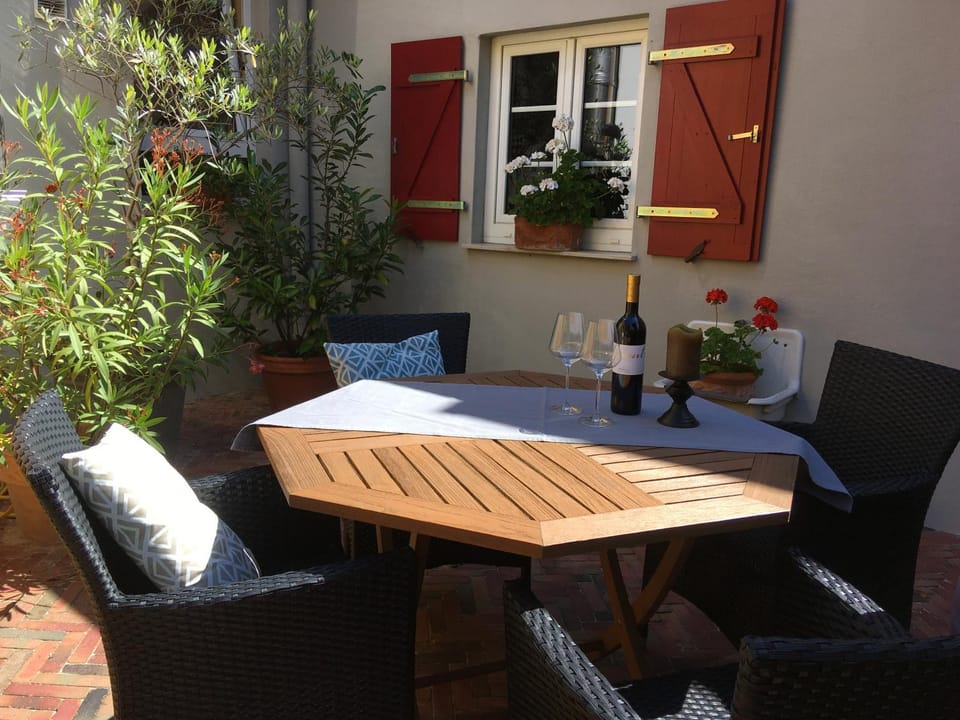 Patio, Seating area