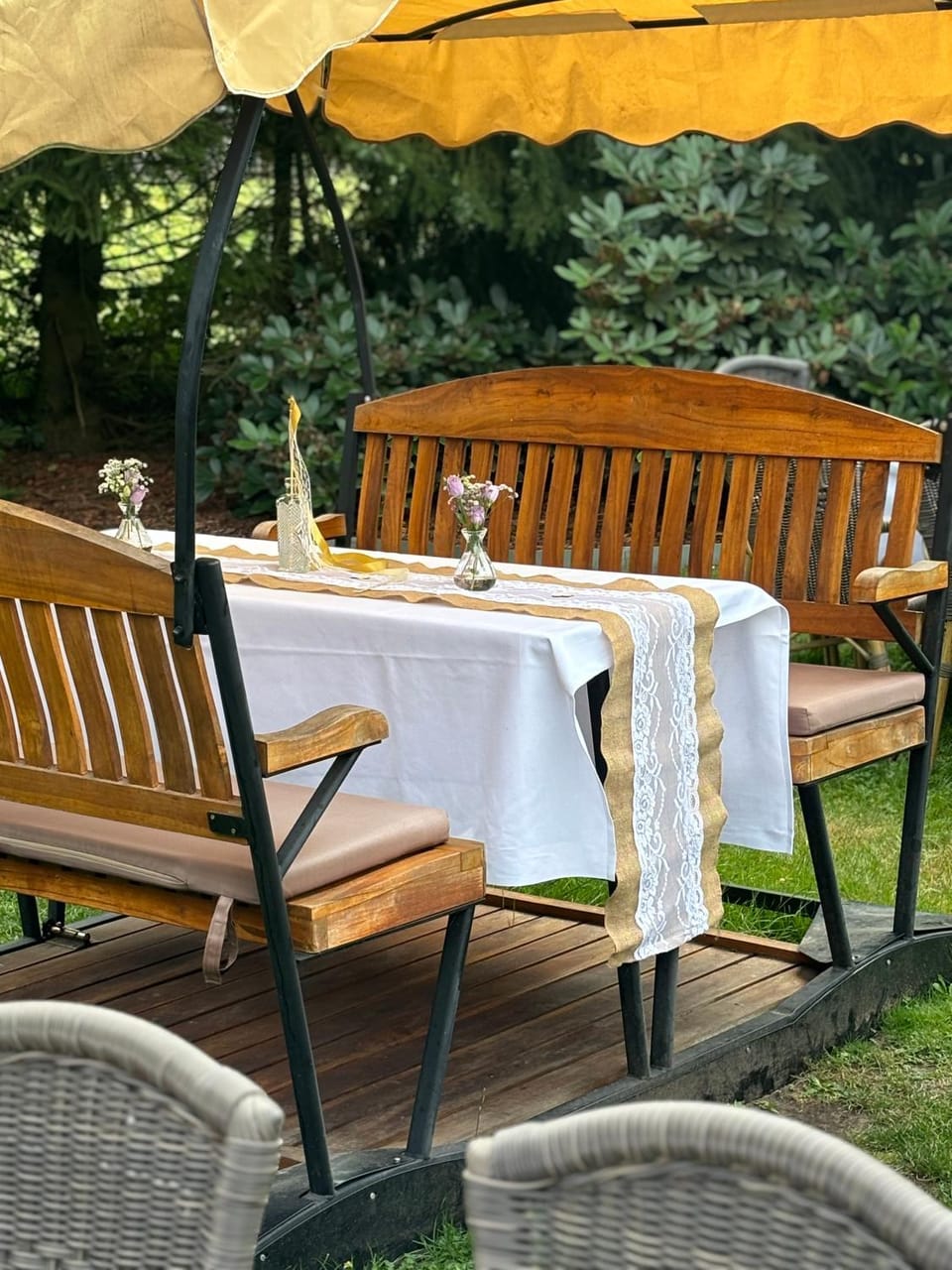 Spring, Garden, Dining area