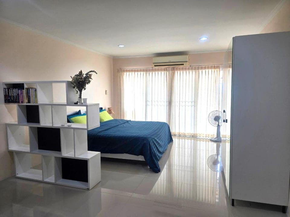 Bed, Bedroom, air conditioner