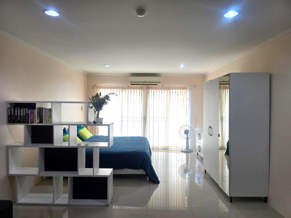 Bed, Bedroom, air conditioner