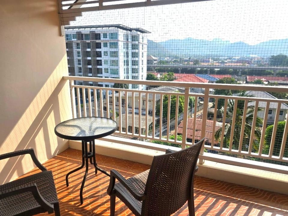 View (from property/room), Balcony/Terrace, Balcony/Terrace, Seating area, Mountain view