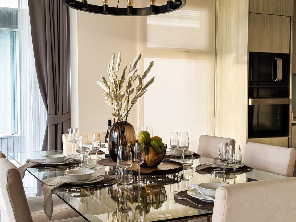 Food and drinks, Dining area, Food