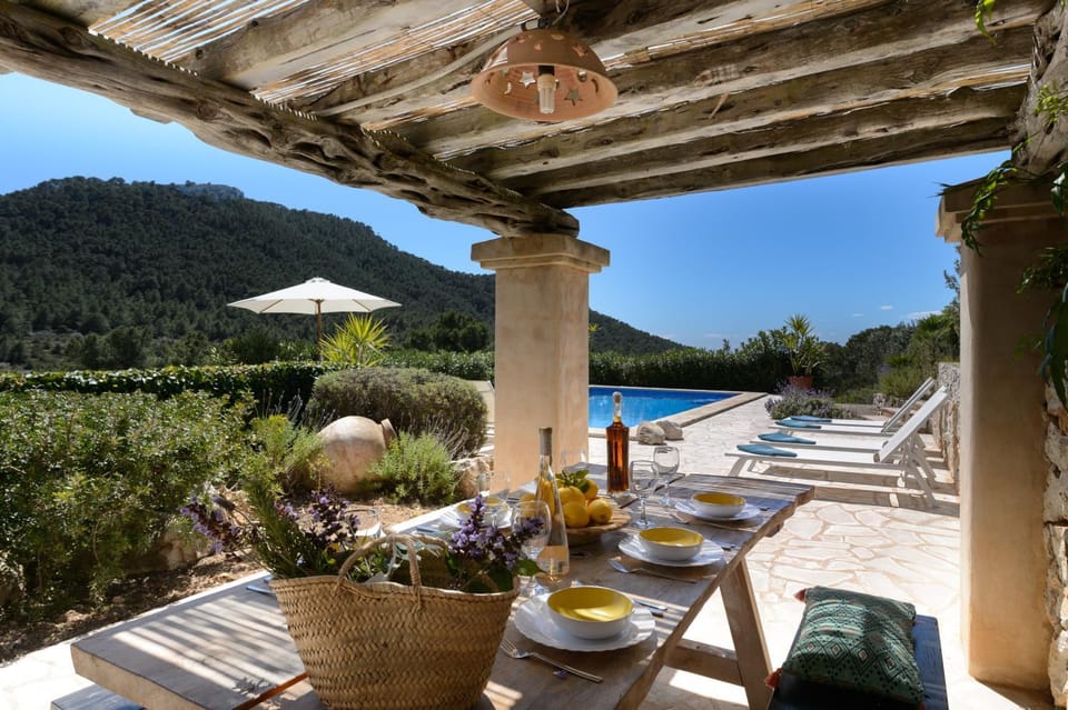Patio, Spring, Day, Natural landscape, Garden, View (from property/room), Balcony/Terrace, Dining area, Garden view, Mountain view, Pool view, Swimming pool, sunbed