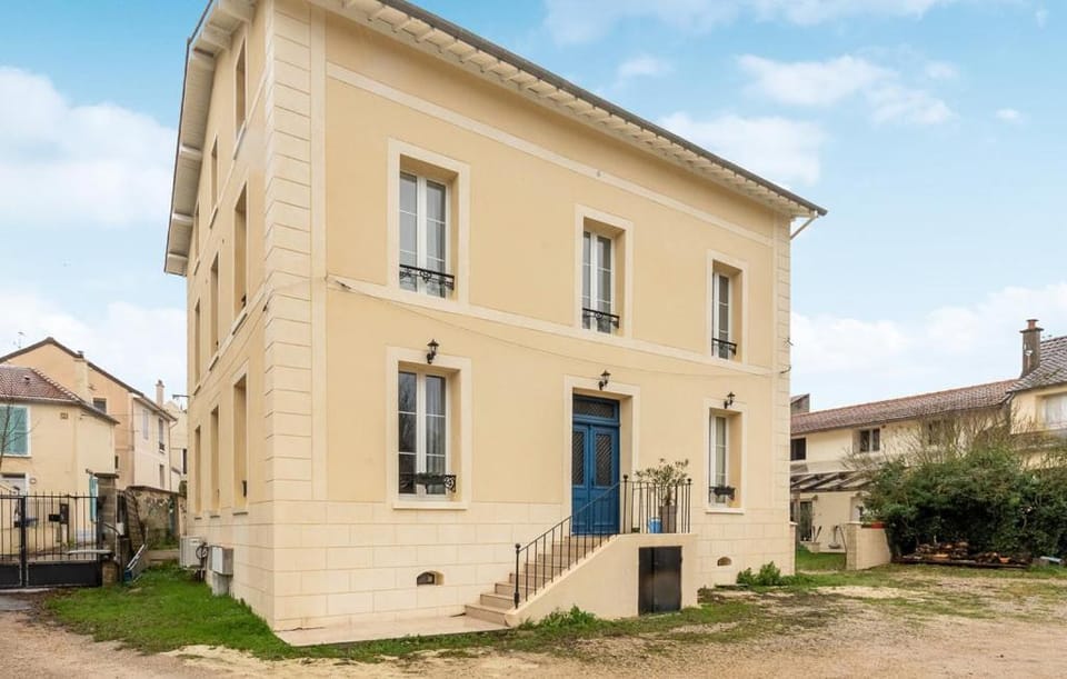 Property building, Street view