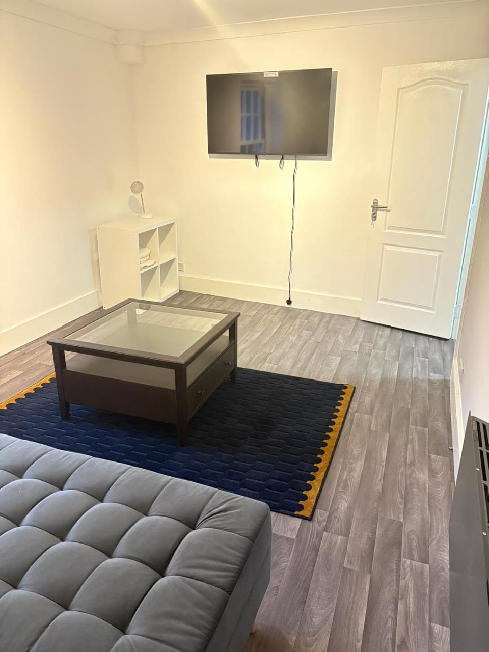 Bed, Seating area