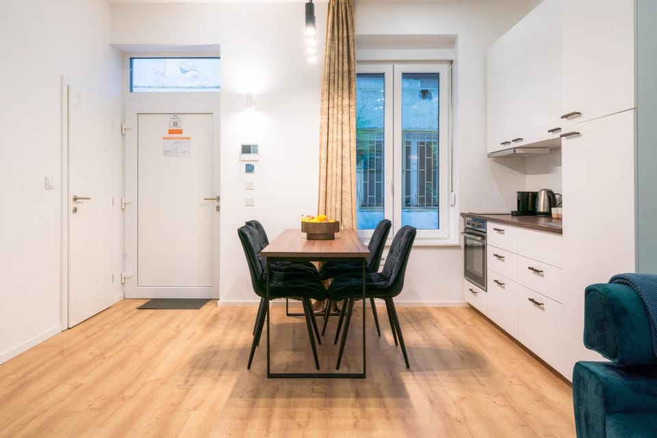 Dining area, kitchen
