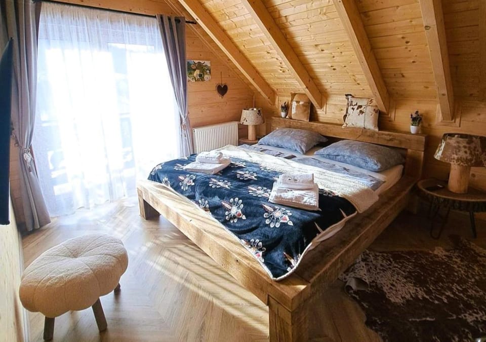 Bed, Other, Other, Other, Photo of the whole room, Seating area, Bedroom, towels, towels