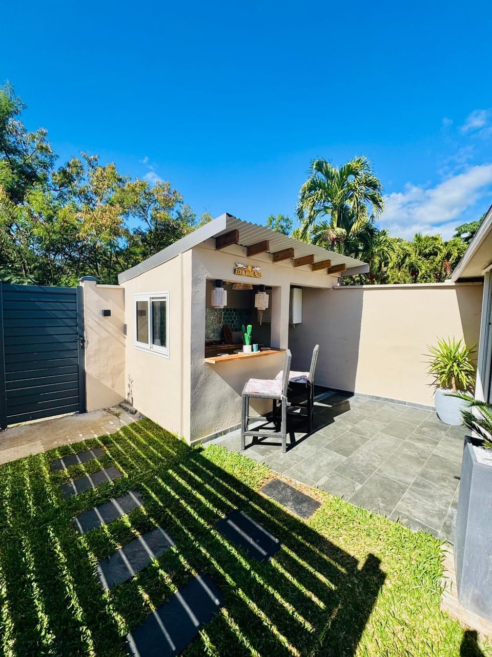 Patio, Garden, Dining area, Garden view