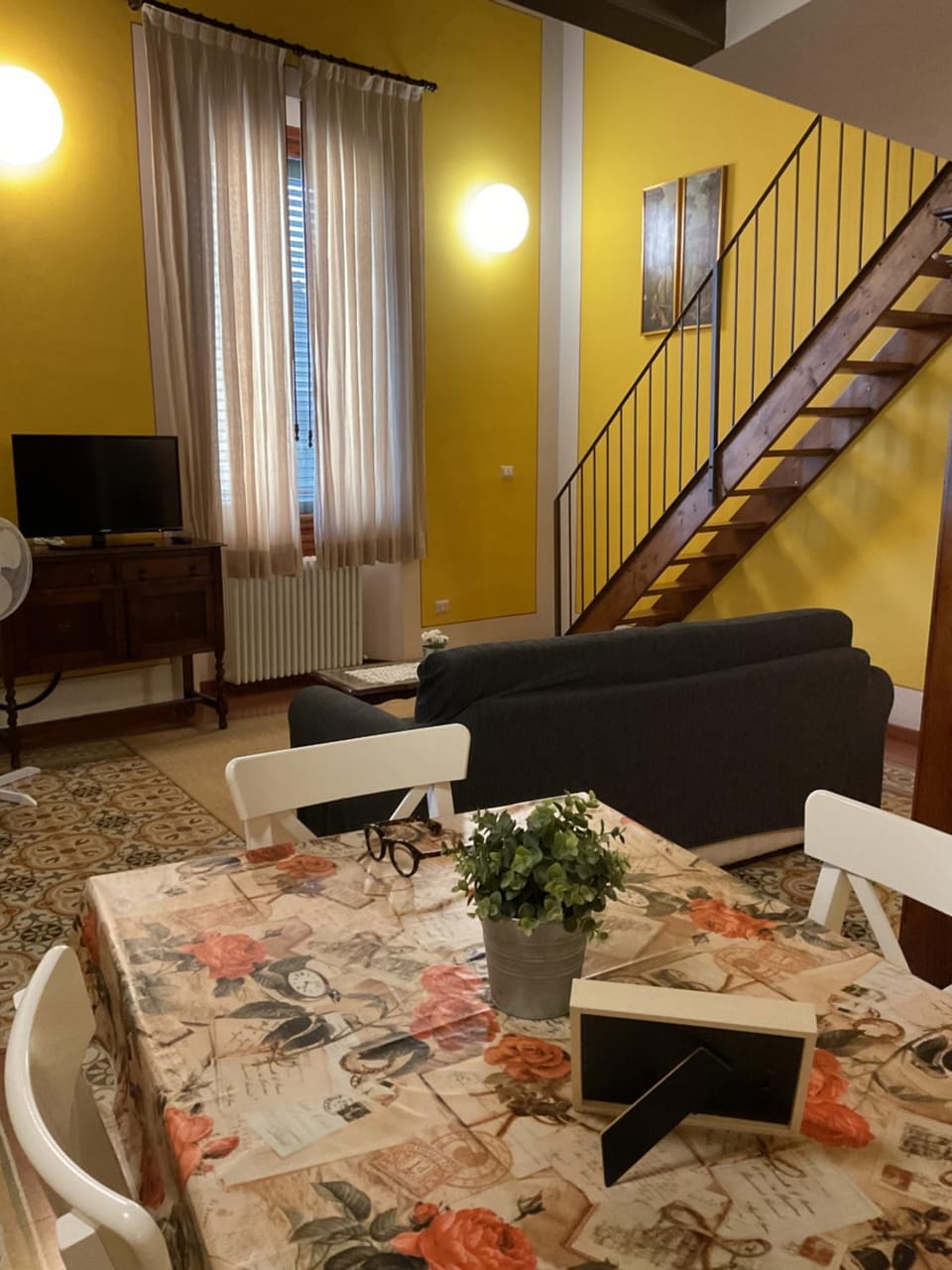 TV and multimedia, Living room, Seating area