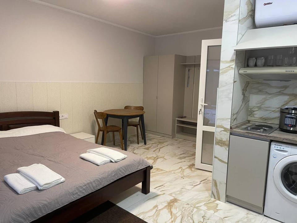 Bed, Kitchen or kitchenette, Photo of the whole room, Bedroom