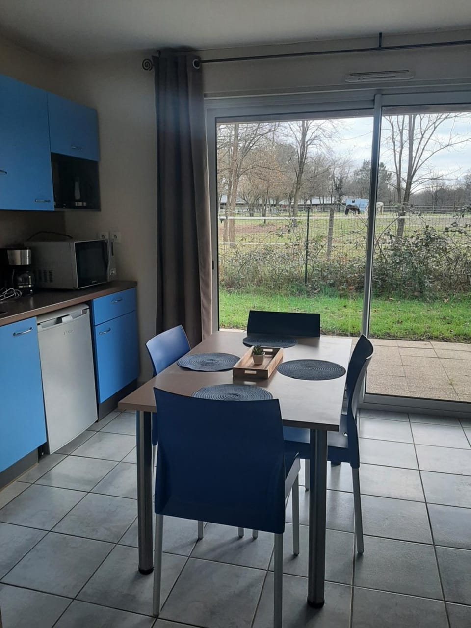 Patio, Kitchen or kitchenette, Dining area