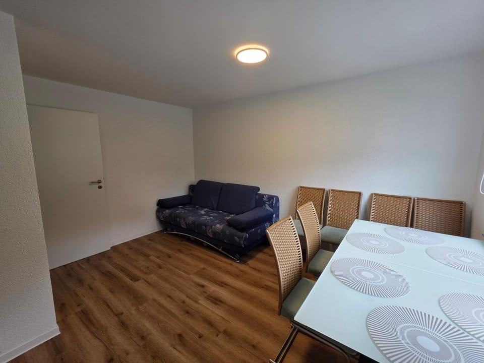 Bed, Photo of the whole room, Seating area, Bedroom