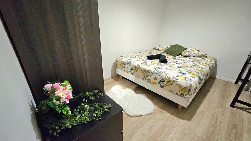Bed, Photo of the whole room, Bedroom, towels, wardrobe