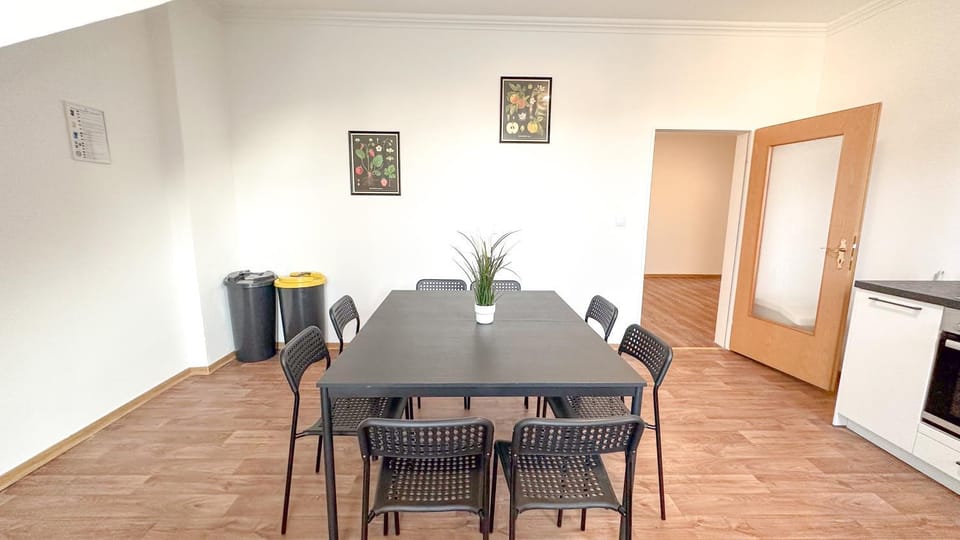 Dining area, kitchen