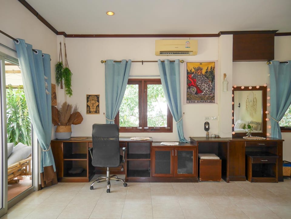 House with view to Kao Ra House in Ko Pha-ngan Sub-district