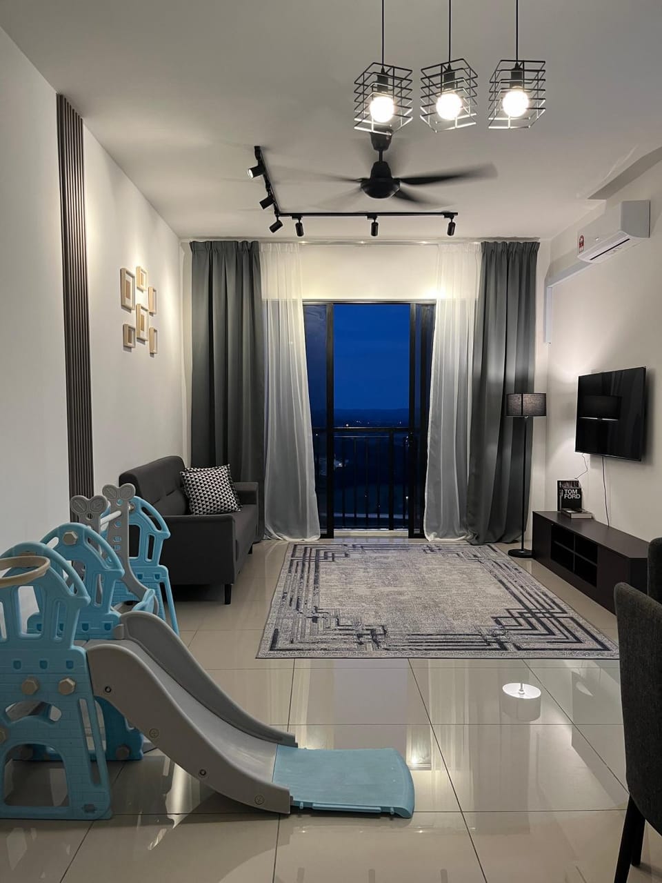 TV and multimedia, Living room, Evening entertainment