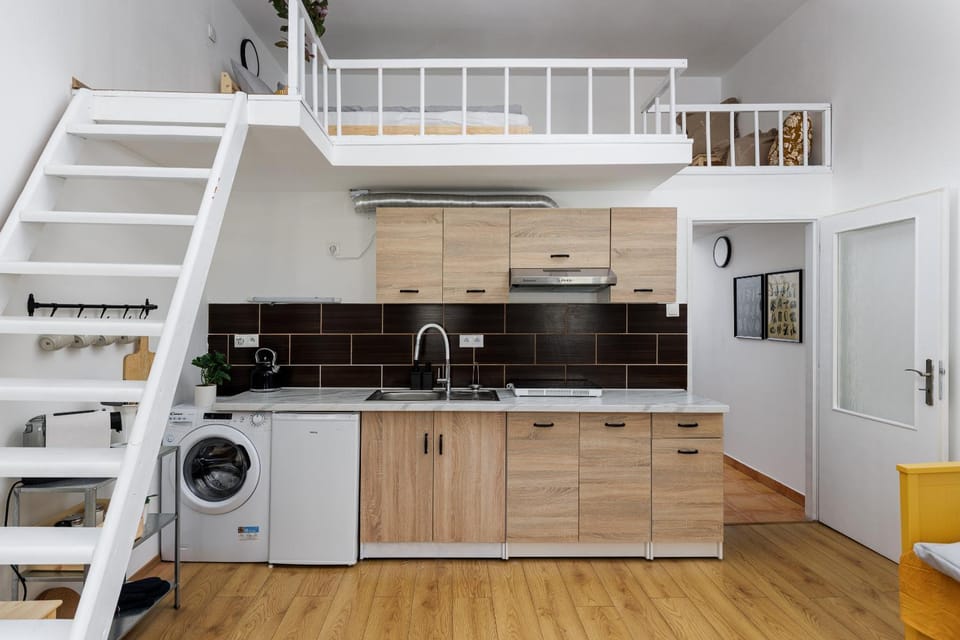 Kitchen or kitchenette, stove, washing machine