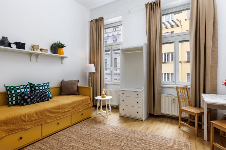Bed, Living room, Photo of the whole room, Seating area, Dining area, Bedroom