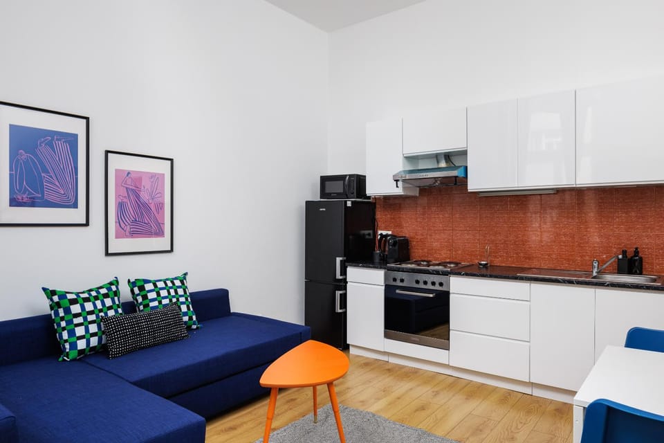 Communal lounge/ TV room, Bed, Kitchen or kitchenette, Seating area, kitchen