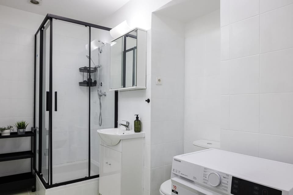 Shower, Toilet, Bathroom, washing machine