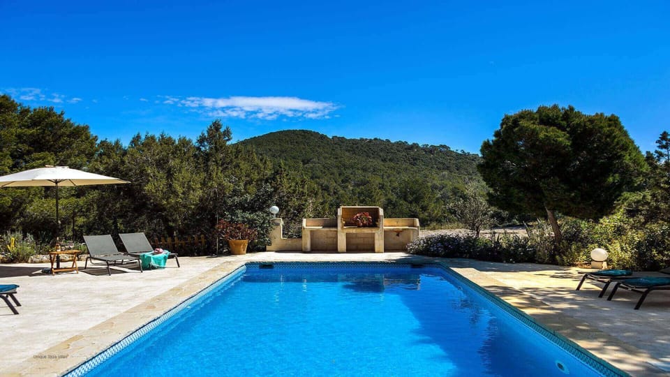 Nearby landmark, Day, Natural landscape, Mountain view, Pool view, Swimming pool, sunbed