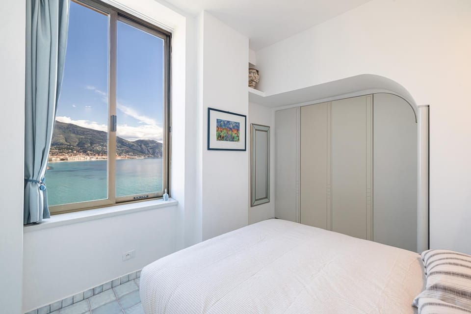 Bed, Photo of the whole room, Bedroom, Mountain view, wardrobe