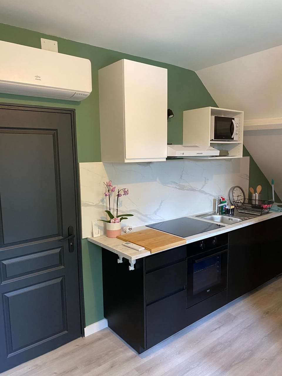 Kitchen or kitchenette