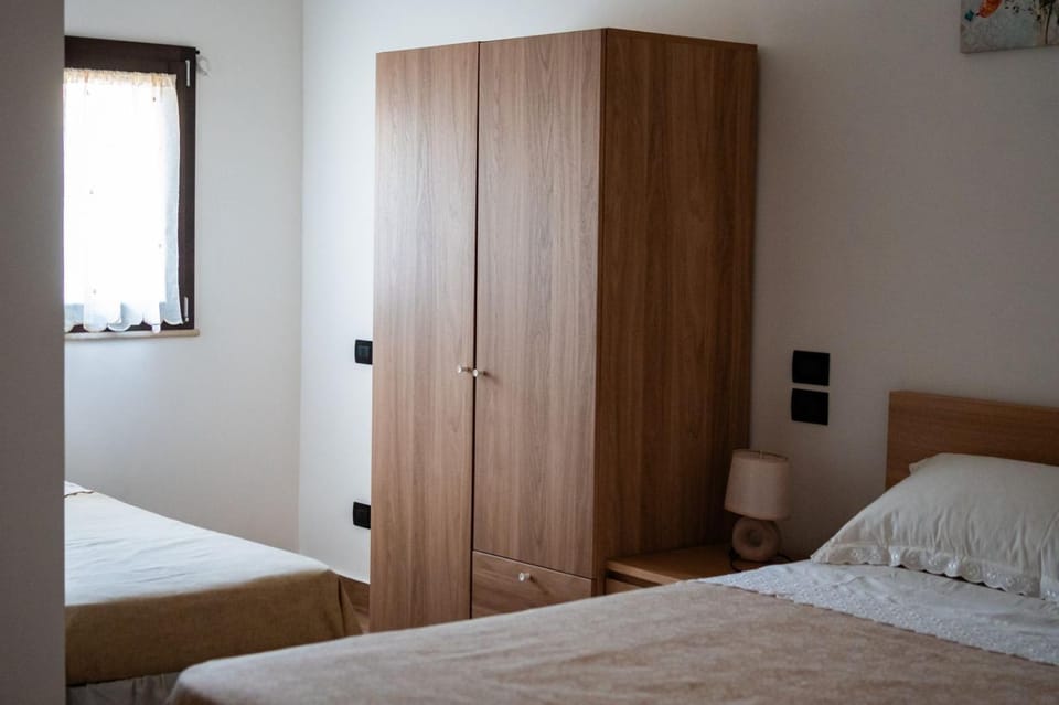 Bed, Photo of the whole room, Bedroom, wardrobe